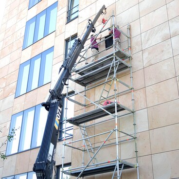 Bürogebäude "Oasis" Stuttgart, Austausch von beschädigten Fassadenplatten